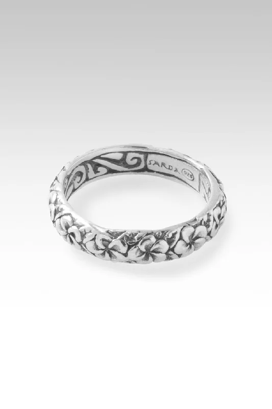 Women’s promise rings with subtle star engravings -Petals Ring™ in Frangipani