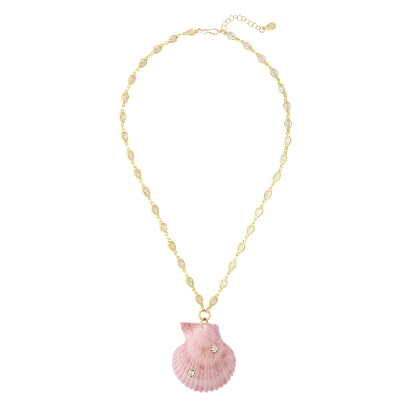 Necklaces and pendants with pearls for a classic and sophisticated touch-On Holiday Necklace