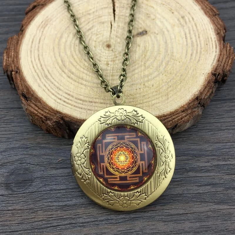 Necklaces and pendants with infinity love symbols for an eternal, romantic gesture-Sacred Sri Yantra Locket Pendant Necklace