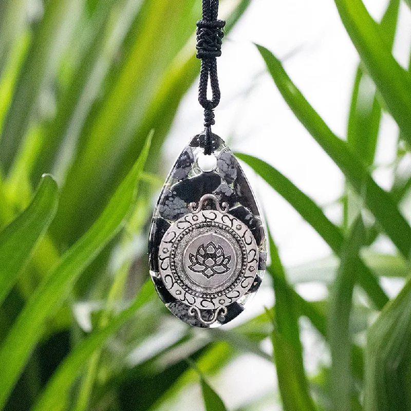 Stunning necklaces and pendants with chakra stones for healing and balance-Snowflake Obsidian Pendant Necklace